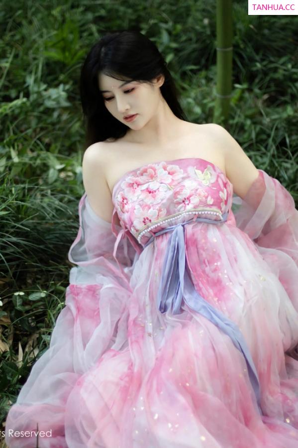 陈诗诗 诗诗 [XiuRen]高清写真图 2024.09.02 No.9100 诗诗kiki 美臀性感第9张图片